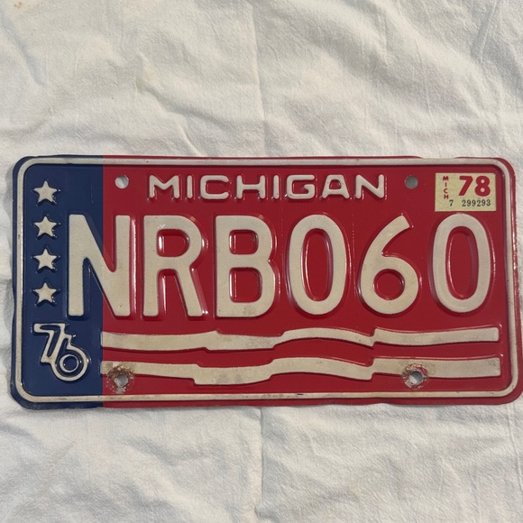 MICHI Other - Vintage Authentic 1976 Michigan License Plate